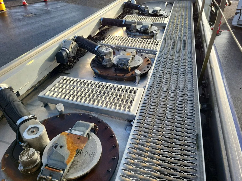 Mercedes-Benz Antos 1824 - Tankwagen: afbeelding 4 Mercedes-Benz Antos 1824 - Tankwagen: afbeelding 4