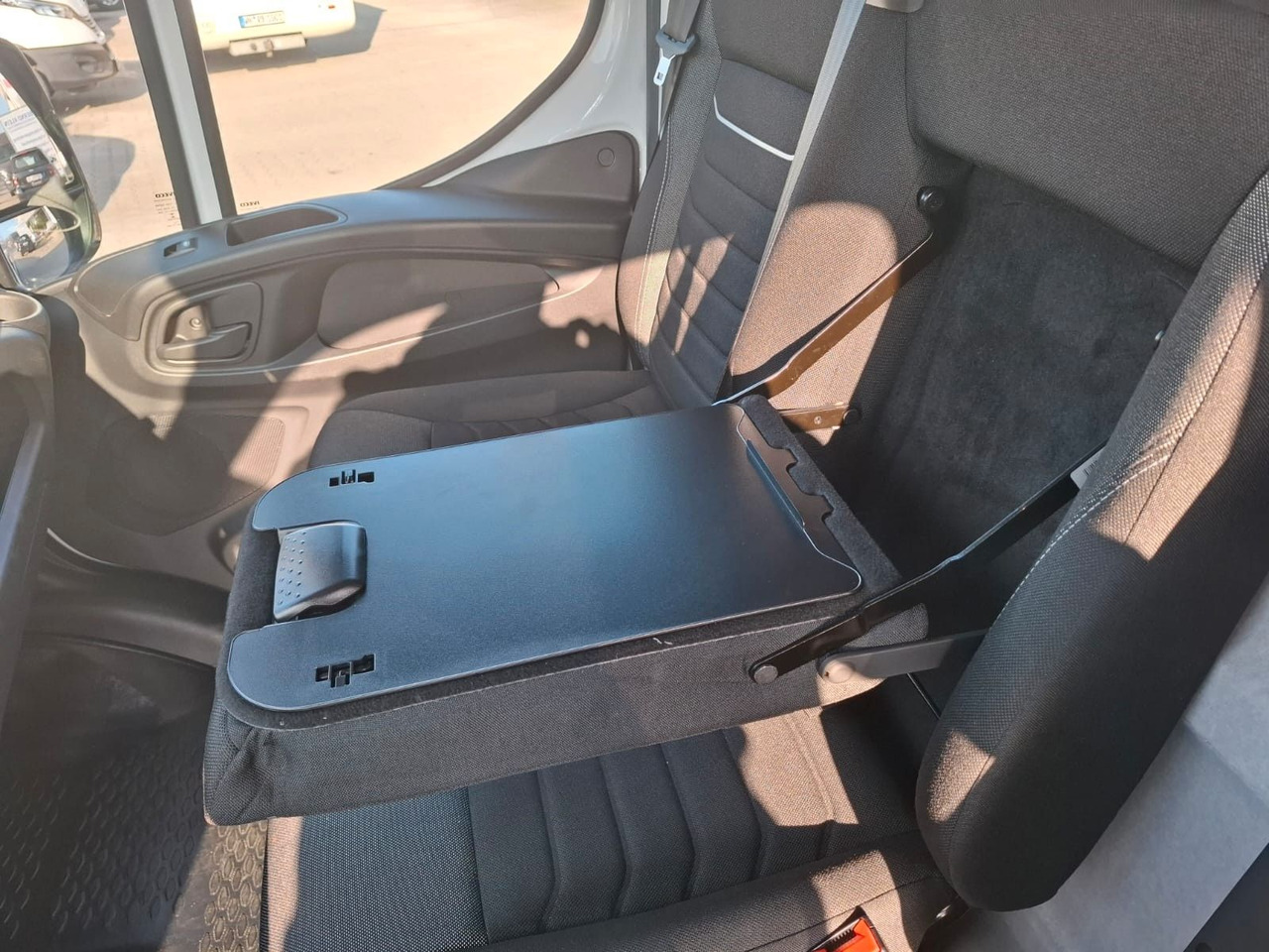 Gesloten bestelwagen Iveco 35-160V/P, Luftfed., KLima, HiMatic, DAB,.: afbeelding 12