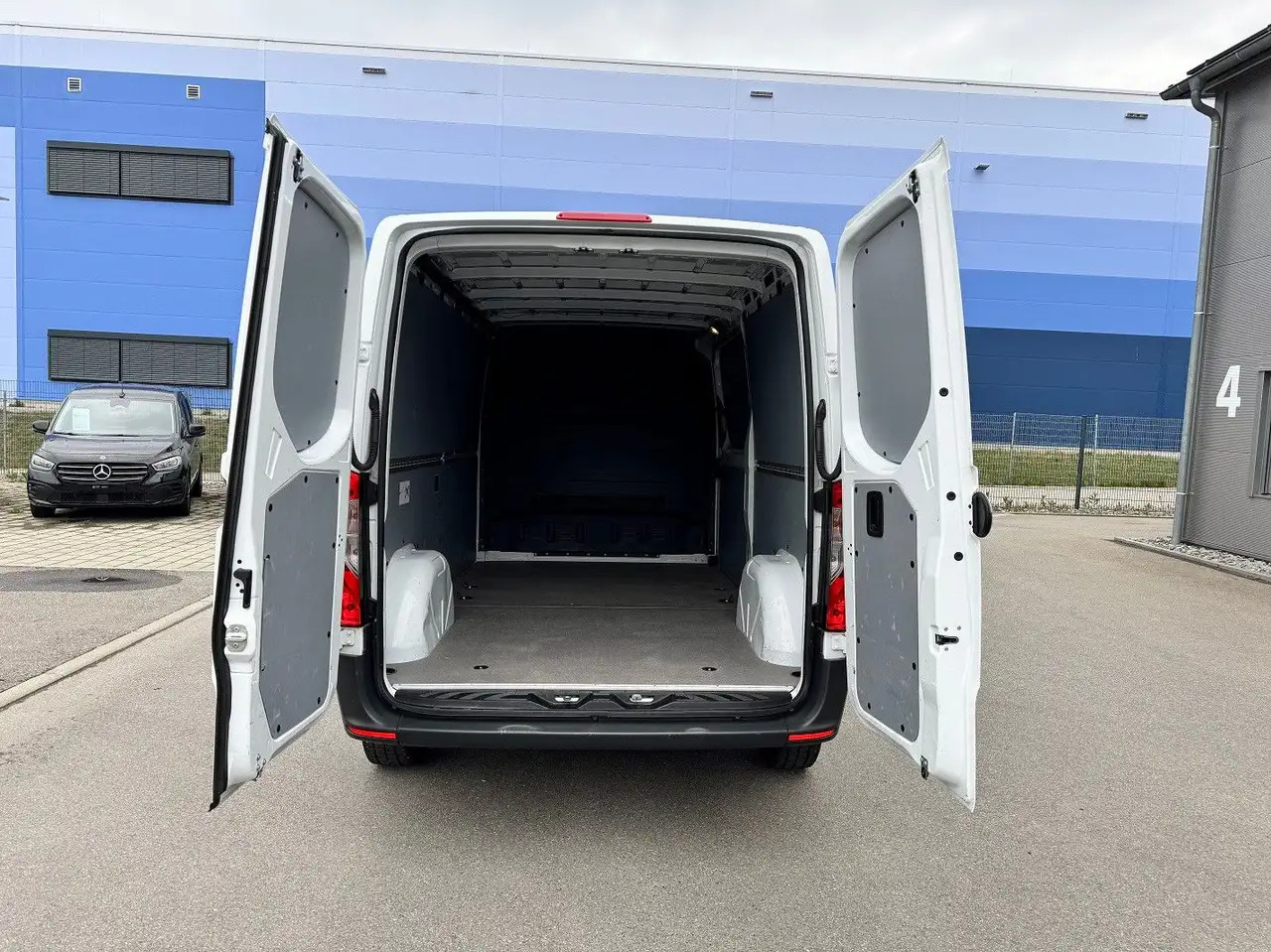 Gesloten bestelwagen Mercedes-Benz Sprinter 215 CDI Flach Lang Klima FWD: afbeelding 8 Gesloten bestelwagen Mercedes-Benz Sprinter 215 CDI Flach Lang Klima FWD: afbeelding 8