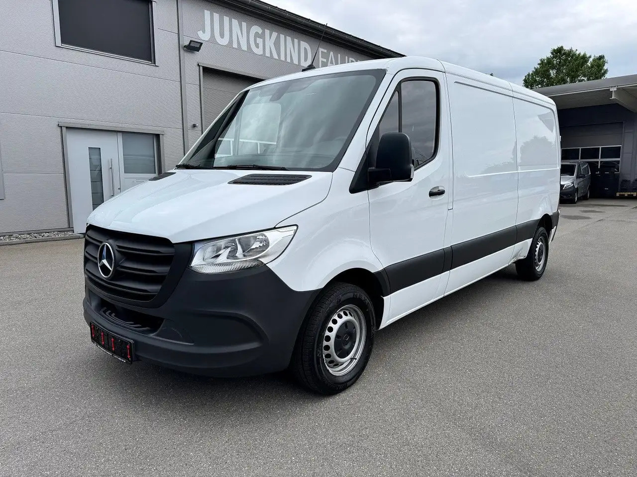 Mercedes-Benz Sprinter 215 CDI Flach Lang Klima FWD - Gesloten bestelwagen: afbeelding 1 Mercedes-Benz Sprinter 215 CDI Flach Lang Klima FWD - Gesloten bestelwagen: afbeelding 1