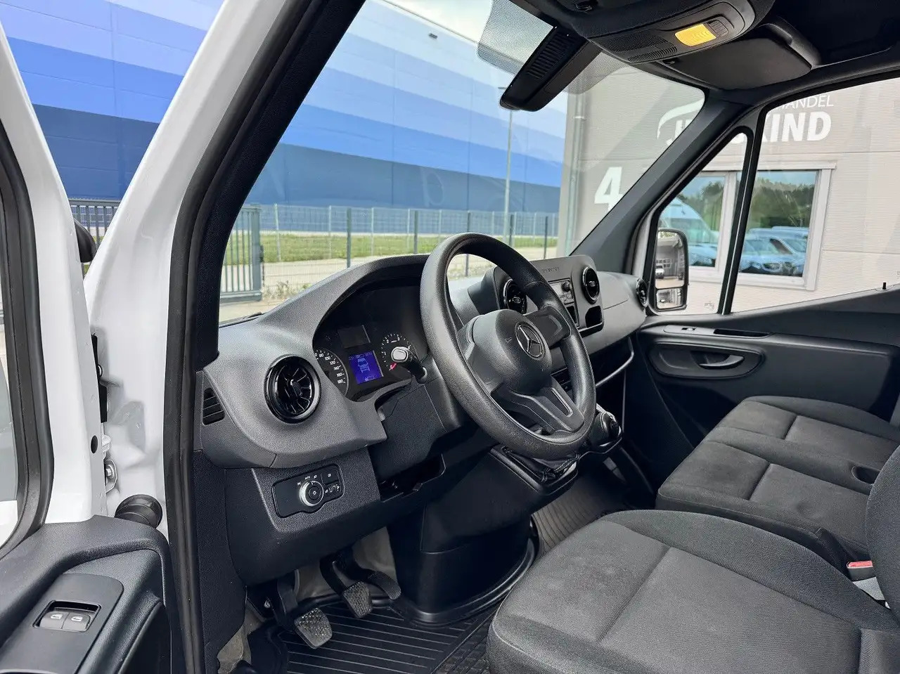 Gesloten bestelwagen Mercedes-Benz Sprinter 215 CDI Flach Lang Klima FWD: afbeelding 9 Gesloten bestelwagen Mercedes-Benz Sprinter 215 CDI Flach Lang Klima FWD: afbeelding 9