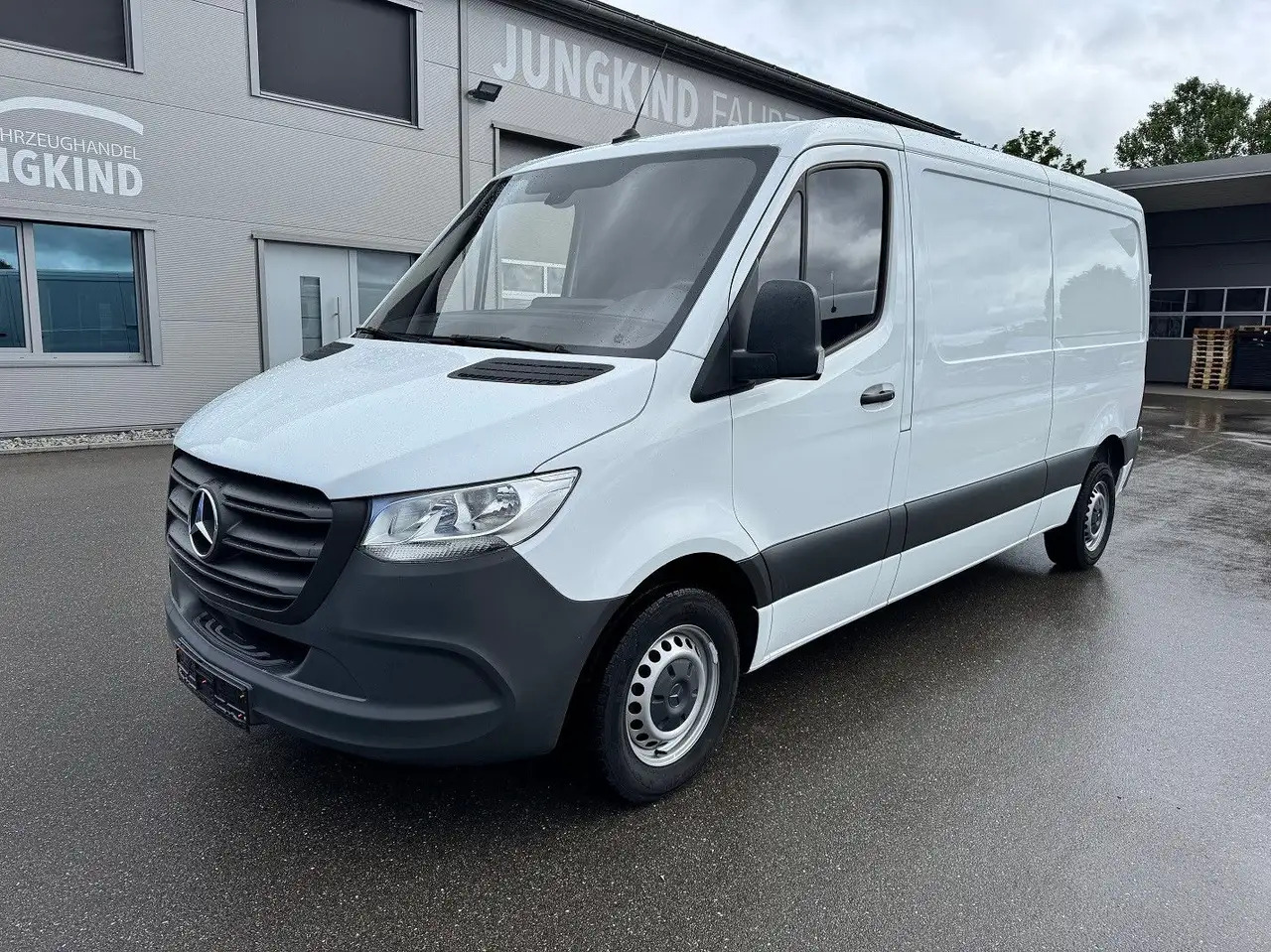 Mercedes-Benz Sprinter 215 CDI Flach Lang Klima FWD - Gesloten bestelwagen: afbeelding 1 Mercedes-Benz Sprinter 215 CDI Flach Lang Klima FWD - Gesloten bestelwagen: afbeelding 1