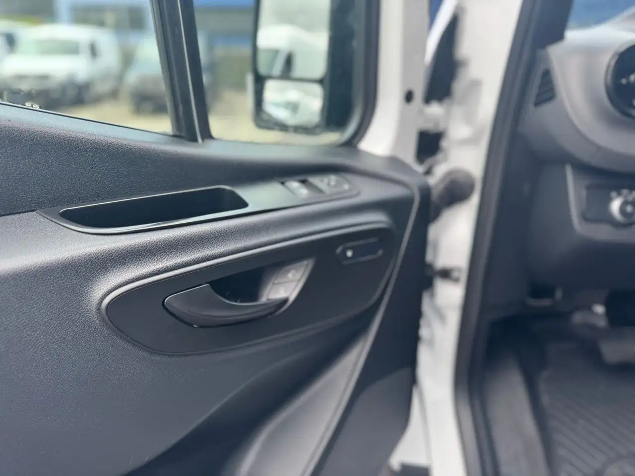 Mercedes-Benz Sprinter 317 CDI Maxi Lang LED MBUX Klima - Gesloten bestelwagen: afbeelding 3 Mercedes-Benz Sprinter 317 CDI Maxi Lang LED MBUX Klima - Gesloten bestelwagen: afbeelding 3