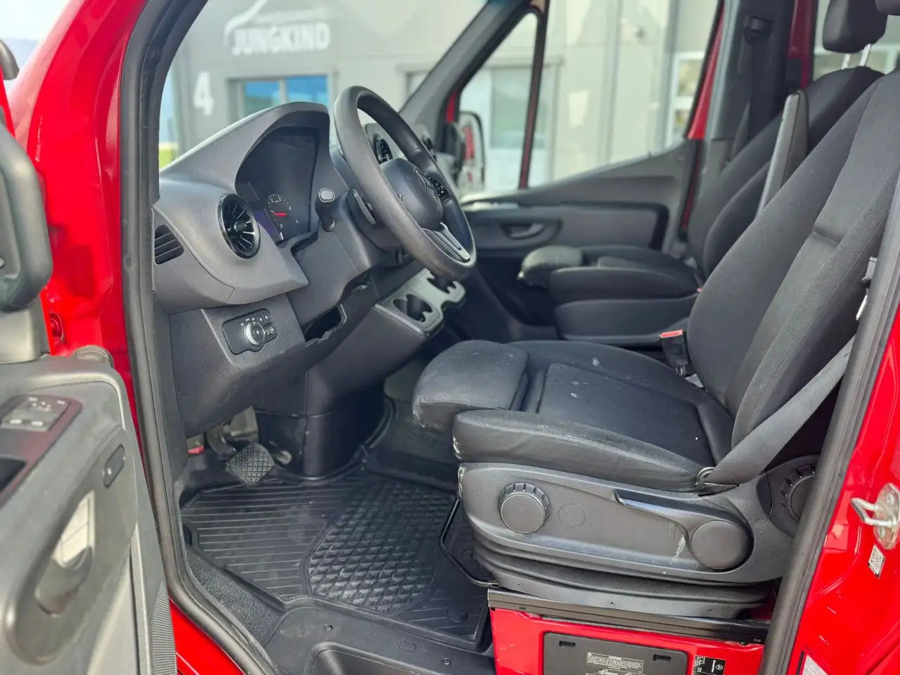 Mercedes-Benz Sprinter 317 CDI Maxi Lang Mixto AHK 3,5t MBUX - Gesloten bestelwagen: afbeelding 4 Mercedes-Benz Sprinter 317 CDI Maxi Lang Mixto AHK 3,5t MBUX - Gesloten bestelwagen: afbeelding 4