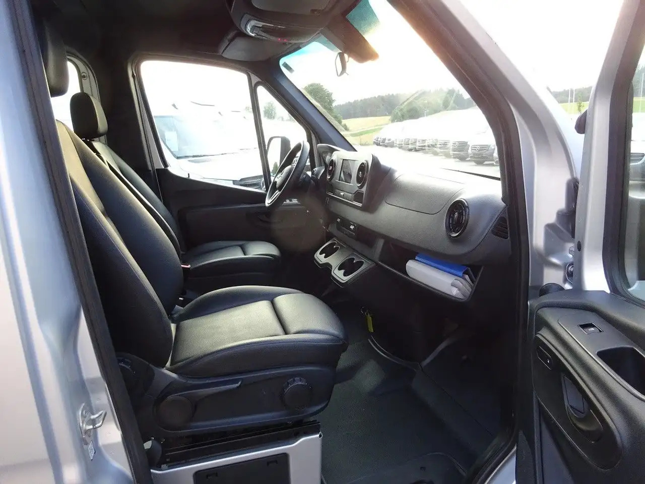 Bestelwagen open laadbak, Bestelwagen met dubbele cabine Mercedes-Benz Sprinter 319 CDI DoKa Maxi Kipper AHK 2,8t: afbeelding 11 Bestelwagen open laadbak, Bestelwagen met dubbele cabine Mercedes-Benz Sprinter 319 CDI DoKa Maxi Kipper AHK 2,8t: afbeelding 11