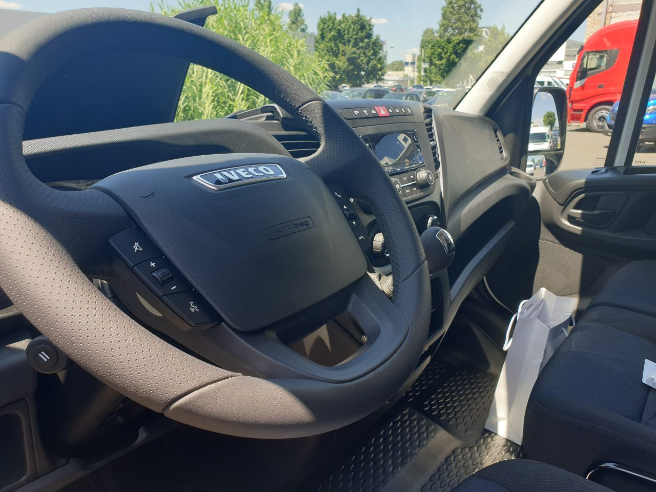 IVECO Daily 35S14 with Zanotti Z350 0°C Refrigeration (5 vehicles in stock) - Koelwagen: afbeelding 5 IVECO Daily 35S14 with Zanotti Z350 0°C Refrigeration (5 vehicles in stock) - Koelwagen: afbeelding 5