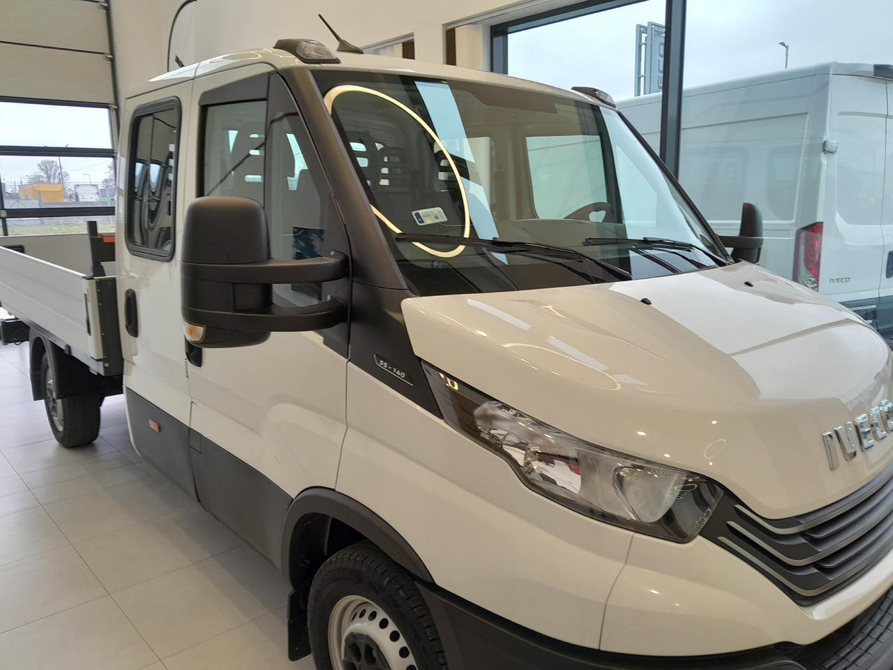 Iveco Daila 35 Daily C 18 H 3450 - Bestelwagen open laadbak: afbeelding 2 Iveco Daila 35 Daily C 18 H 3450 - Bestelwagen open laadbak: afbeelding 2