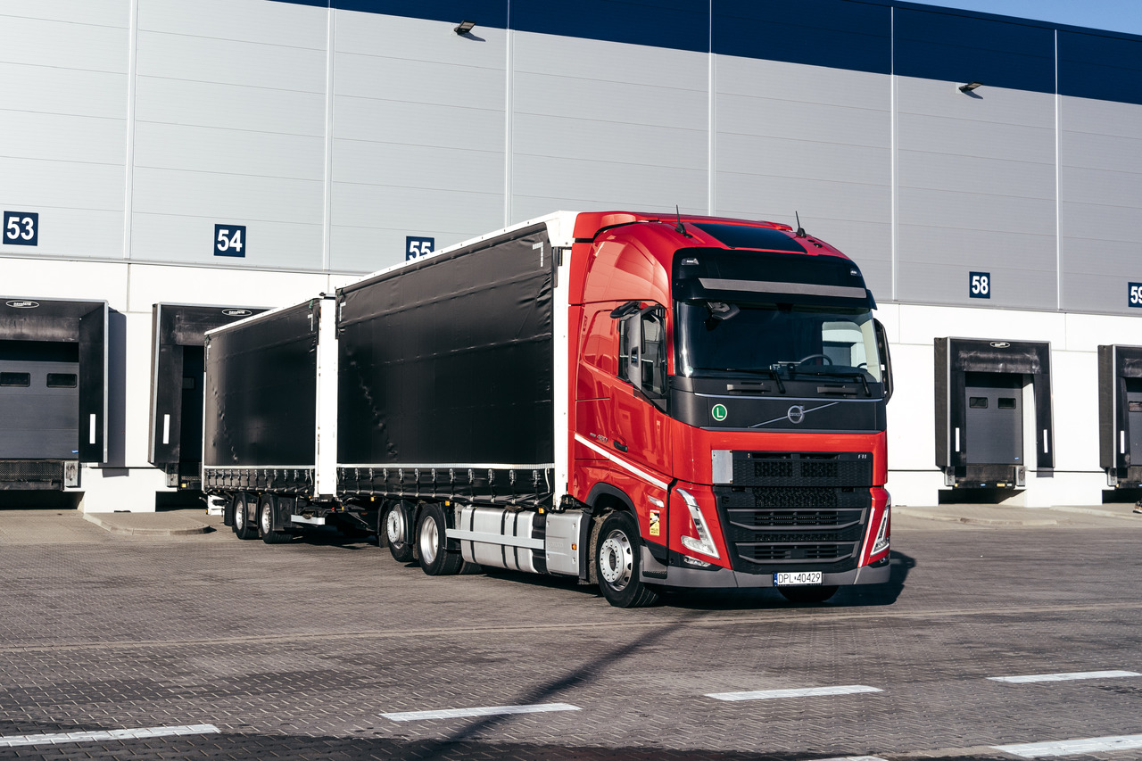 Volvo FH - Schuifzeilen vrachtwagen: afbeelding 1 Volvo FH - Schuifzeilen vrachtwagen: afbeelding 1