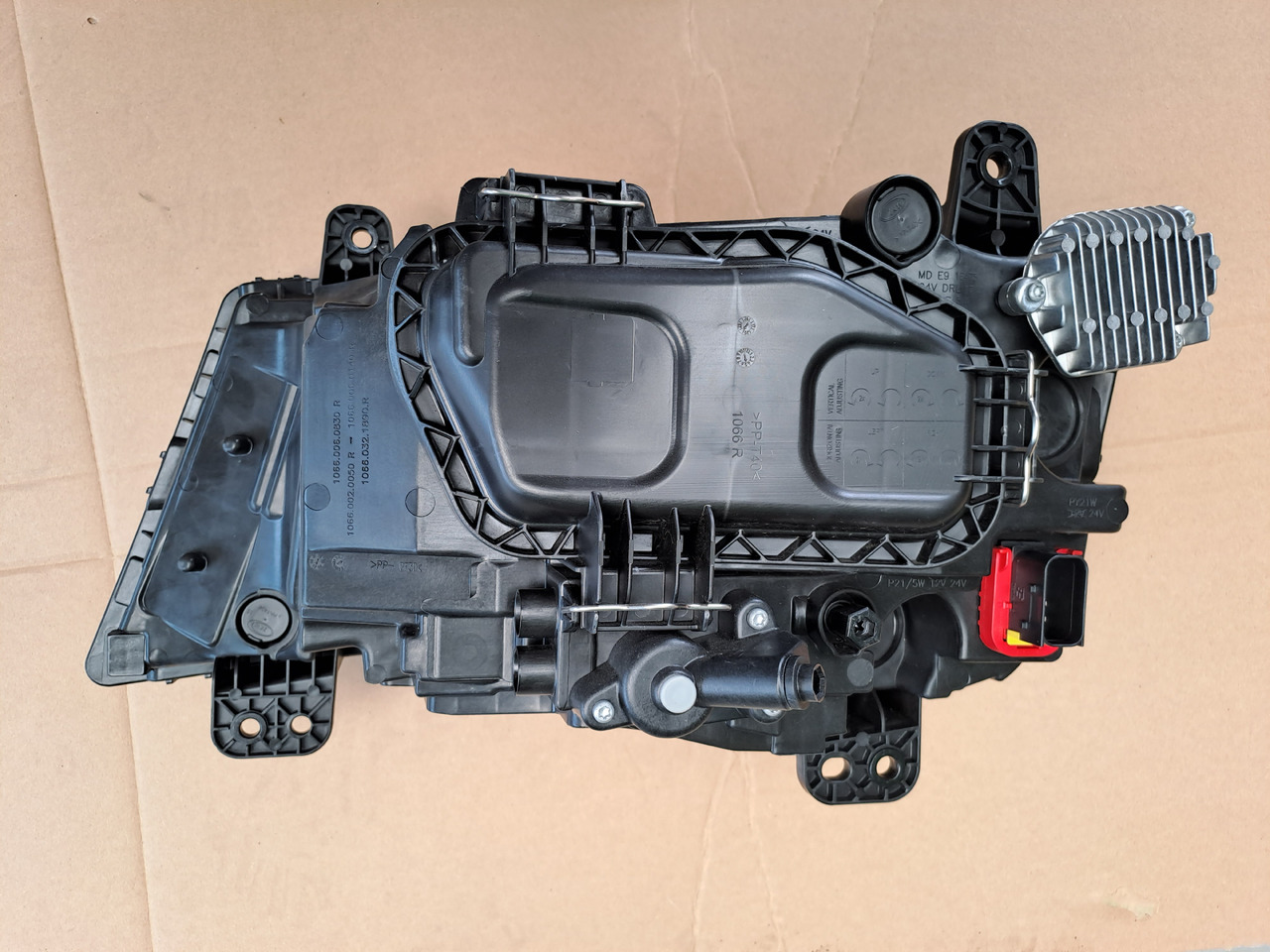 ---Neuw. Hauptscheinwerfer MAN TG3 rechts, Leuchtweitenverstellung, Artikel - Nr. : 81.25101 - 6738 - Koplamp voor Vrachtwagen: afbeelding 5 ---Neuw. Hauptscheinwerfer MAN TG3 rechts, Leuchtweitenverstellung, Artikel - Nr. : 81.25101 - 6738 - Koplamp voor Vrachtwagen: afbeelding 5