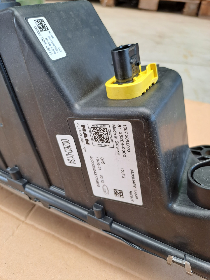 Neuwertiger Nebelscheinwerfer MAN TG3 rechts, Artikel - Nr. : 81.25204 - 0002 / 0001 - Mistlamp voor Vrachtwagen: afbeelding 3 Neuwertiger Nebelscheinwerfer MAN TG3 rechts, Artikel - Nr. : 81.25204 - 0002 / 0001 - Mistlamp voor Vrachtwagen: afbeelding 3