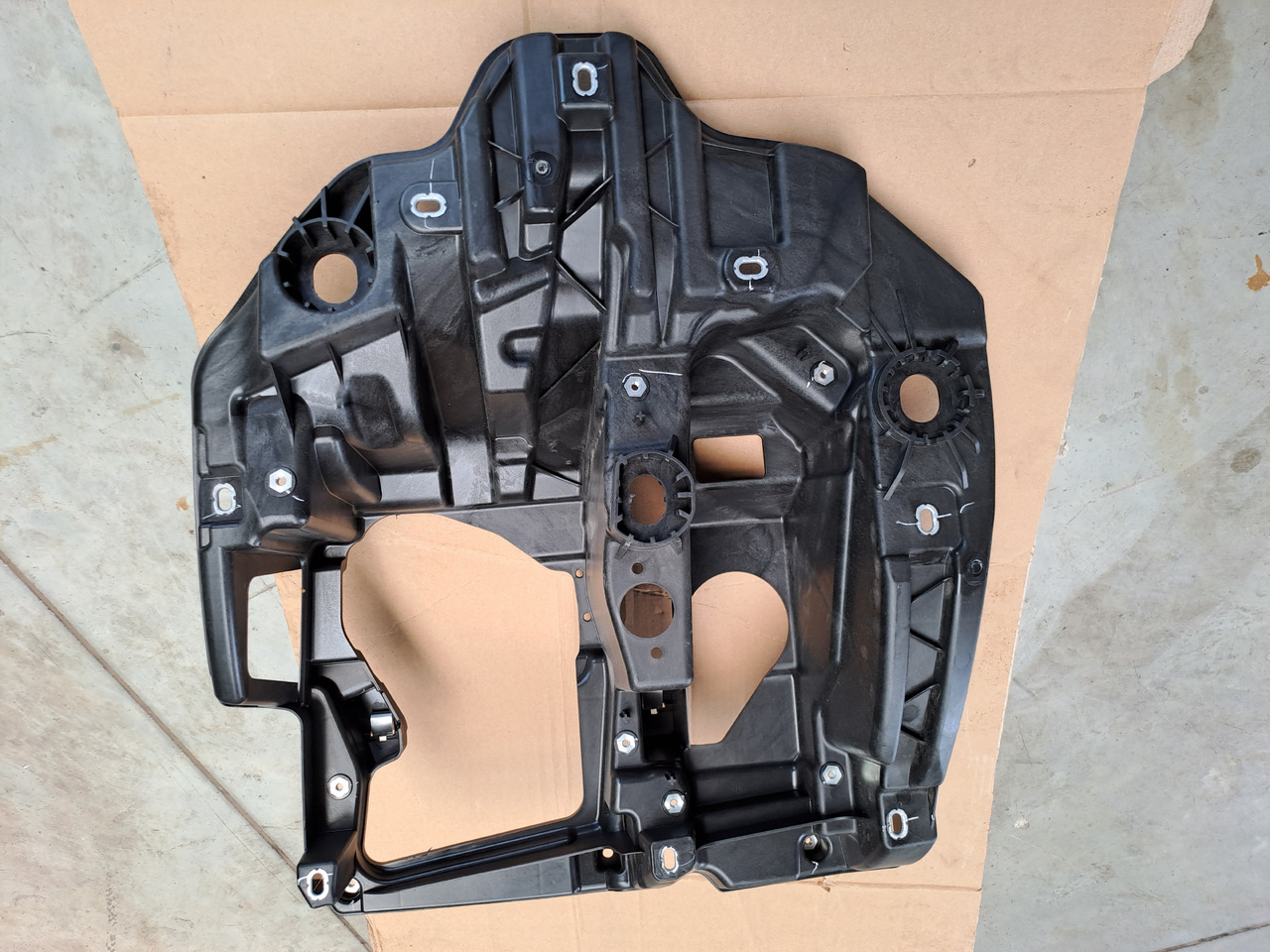 Neuwertiger Träger für Scheinwerfer MAN TG3 rechts, Artikel - Nr. : 81.41614 - 5002 / 5001 - Koplamp voor Vrachtwagen: afbeelding 4 Neuwertiger Träger für Scheinwerfer MAN TG3 rechts, Artikel - Nr. : 81.41614 - 5002 / 5001 - Koplamp voor Vrachtwagen: afbeelding 4