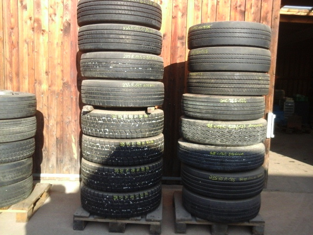 Reifen 235/75 R 17,5 - Band voor Vrachtwagen: afbeelding 1 Reifen 235/75 R 17,5 - Band voor Vrachtwagen: afbeelding 1