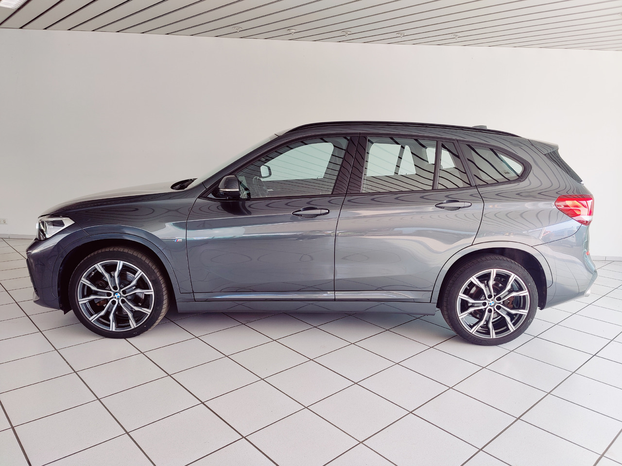BMW X1 xDrive 20 d M Sport Navi Ambiente PDC SHZ Apple Android - SUV: afbeelding 5 BMW X1 xDrive 20 d M Sport Navi Ambiente PDC SHZ Apple Android - SUV: afbeelding 5