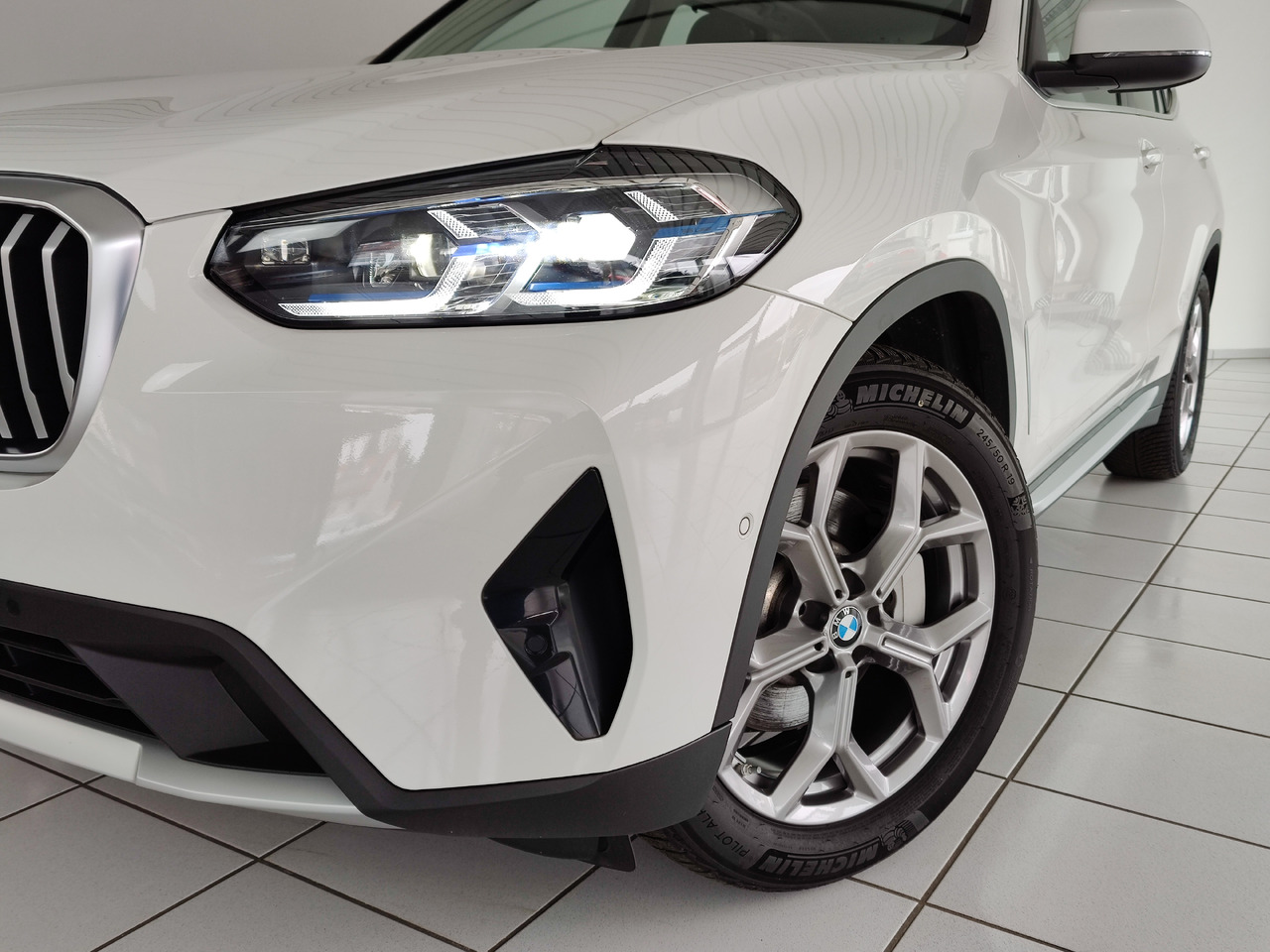 BMW X3 xDrive 30 i Live-Cockpit DAB Leder HiFi Headup - SUV: afbeelding 2 BMW X3 xDrive 30 i Live-Cockpit DAB Leder HiFi Headup - SUV: afbeelding 2