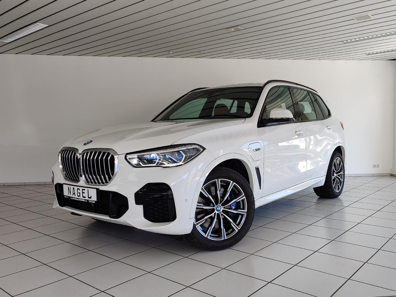 BMW X5 xDrive 45 e M Sport HiFi HUD Pano Leder Laser - SUV: afbeelding 1 BMW X5 xDrive 45 e M Sport HiFi HUD Pano Leder Laser - SUV: afbeelding 1