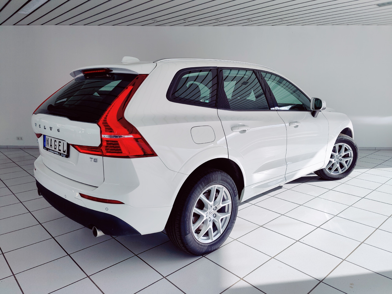 Volvo XC60 t8 twin engine Momentum Plug-In Hybrid AWD AHK Leder Navi - SUV: afbeelding 4 Volvo XC60 t8 twin engine Momentum Plug-In Hybrid AWD AHK Leder Navi - SUV: afbeelding 4