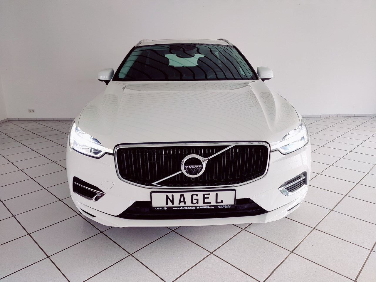 Volvo XC60 t8 twin engine Momentum Plug-In Hybrid AWD AHK Leder Navi - SUV: afbeelding 3 Volvo XC60 t8 twin engine Momentum Plug-In Hybrid AWD AHK Leder Navi - SUV: afbeelding 3