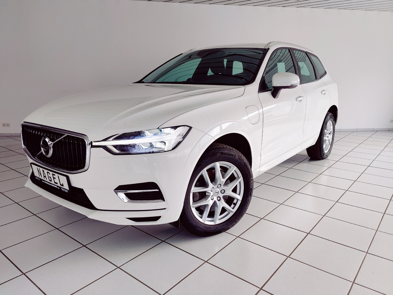 Volvo XC60 t8 twin engine Momentum Plug-In Hybrid AWD AHK Leder Navi - SUV: afbeelding 1 Volvo XC60 t8 twin engine Momentum Plug-In Hybrid AWD AHK Leder Navi - SUV: afbeelding 1