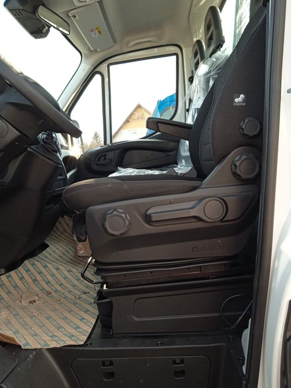 Iveco Daily 35C18H Dreiseitenkipper Iveco Daily 35C18H Dreiseitenkipper - Kipper bestelwagen: afbeelding 4 Iveco Daily 35C18H Dreiseitenkipper Iveco Daily 35C18H Dreiseitenkipper - Kipper bestelwagen: afbeelding 4