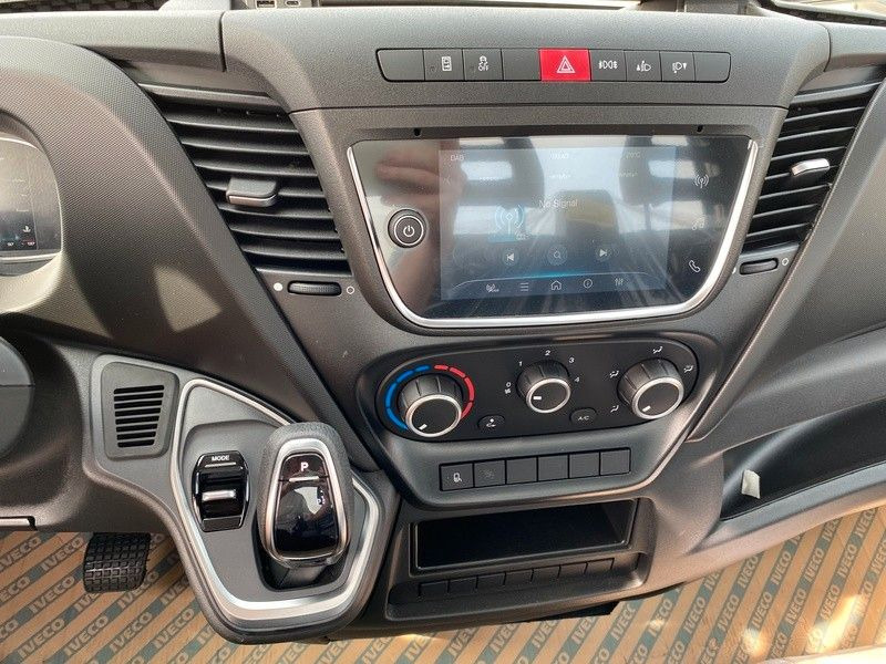 Iveco Daily 50C18HA8 Z Pritsche+Plane Iveco Daily 50C18HA8 Z Pritsche+Plane - Schuifzeilen bestelwagen: afbeelding 4 Iveco Daily 50C18HA8 Z Pritsche+Plane Iveco Daily 50C18HA8 Z Pritsche+Plane - Schuifzeilen bestelwagen: afbeelding 4