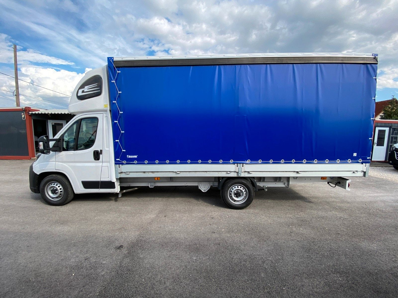 Peugeot BOXER CHC L4 HEAVY PRITSCHE+PLANE+SCHLAFKABINE - Schuifzeilen bestelwagen: afbeelding 3 Peugeot BOXER CHC L4 HEAVY PRITSCHE+PLANE+SCHLAFKABINE - Schuifzeilen bestelwagen: afbeelding 3