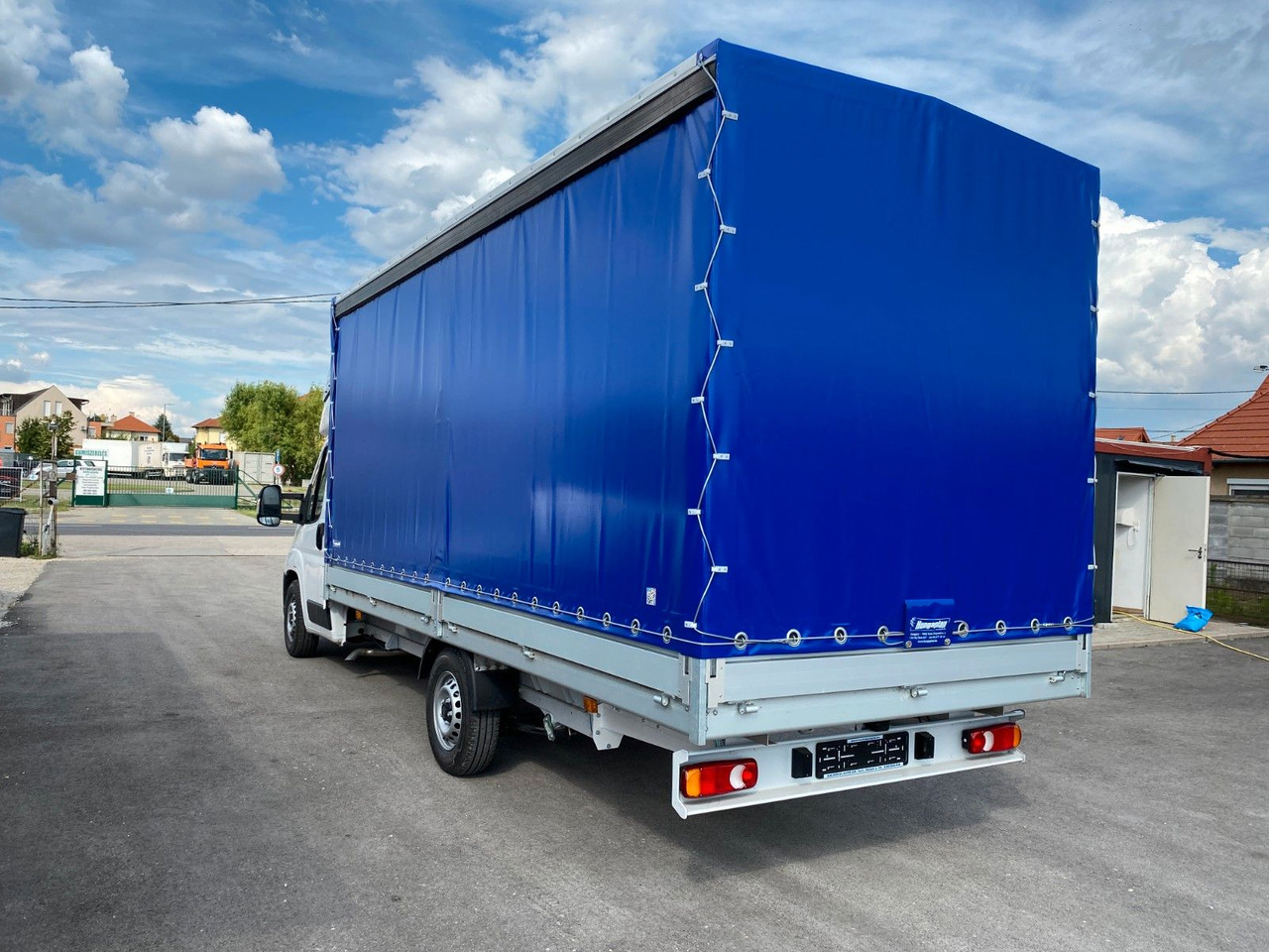 Peugeot BOXER CHC L4 HEAVY PRITSCHE+PLANE+SCHLAFKABINE - Schuifzeilen bestelwagen: afbeelding 4 Peugeot BOXER CHC L4 HEAVY PRITSCHE+PLANE+SCHLAFKABINE - Schuifzeilen bestelwagen: afbeelding 4