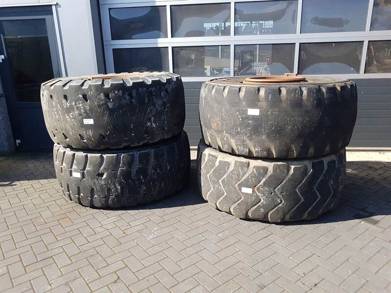 Case 921C-Michelin 26.5R25-Tire/Reifen/Band - Banden en velgen voor Bouwmachine: afbeelding 1 Case 921C-Michelin 26.5R25-Tire/Reifen/Band - Banden en velgen voor Bouwmachine: afbeelding 1