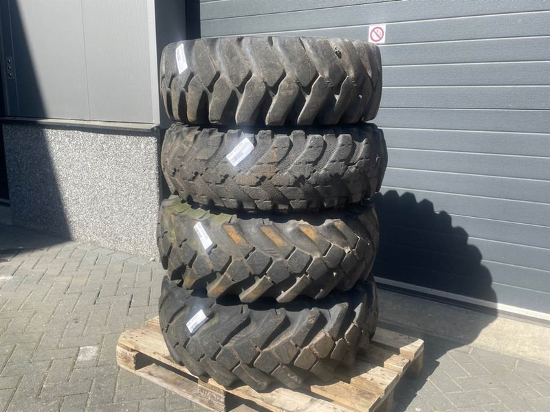 Everest 12.5-18 - Tire/Reifen/Band - Banden en velgen voor Bouwmachine: afbeelding 2 Everest 12.5-18 - Tire/Reifen/Band - Banden en velgen voor Bouwmachine: afbeelding 2