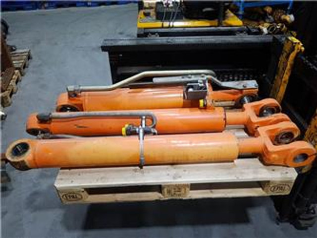 FIAT-HITACHI W 170 - Lifting cylinder/Hubzylinder/Hefcilinder - Hydraulica: afbeelding 1 FIAT-HITACHI W 170 - Lifting cylinder/Hubzylinder/Hefcilinder - Hydraulica: afbeelding 1