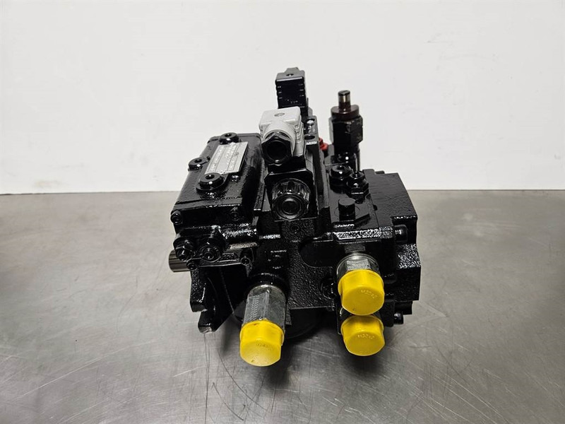 Giant 451T-Bondioli& Pavesi M4PV28-28-Drive pump/Rijpomp - Hydraulica voor Bouwmachine: afbeelding 4 Giant 451T-Bondioli& Pavesi M4PV28-28-Drive pump/Rijpomp - Hydraulica voor Bouwmachine: afbeelding 4