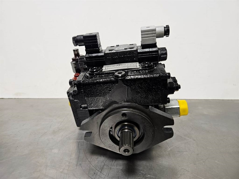 Giant 451T-Bondioli& Pavesi M4PV28-28-Drive pump/Rijpomp - Hydraulica voor Bouwmachine: afbeelding 2 Giant 451T-Bondioli& Pavesi M4PV28-28-Drive pump/Rijpomp - Hydraulica voor Bouwmachine: afbeelding 2