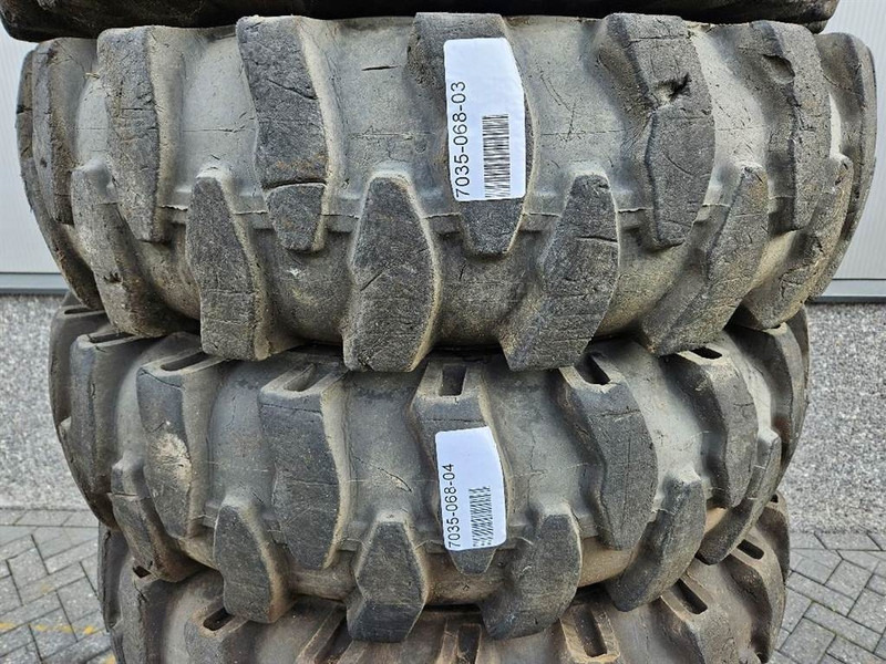 Liebherr A924B-Athletik 10.00-20-Tire/Reifen/Band - Banden en velgen voor Bouwmachine: afbeelding 4 Liebherr A924B-Athletik 10.00-20-Tire/Reifen/Band - Banden en velgen voor Bouwmachine: afbeelding 4