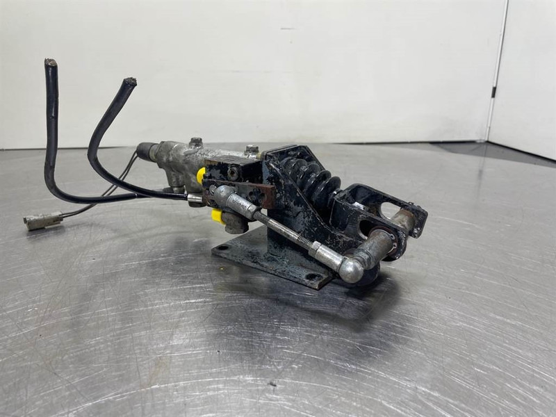 Liebherr L514-7621940-Brake cylinder/Bremszylinder - Remdelen voor Bouwmachine: afbeelding 2 Liebherr L514-7621940-Brake cylinder/Bremszylinder - Remdelen voor Bouwmachine: afbeelding 2