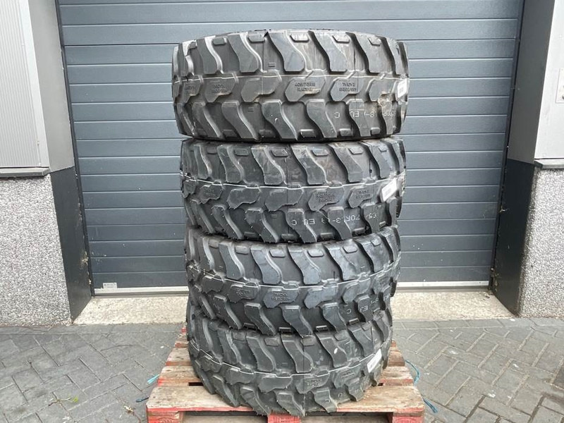 Magna 405/70R18-Tire/Reifen/Band - Banden en velgen voor Bouwmachine: afbeelding 1 Magna 405/70R18-Tire/Reifen/Band - Banden en velgen voor Bouwmachine: afbeelding 1