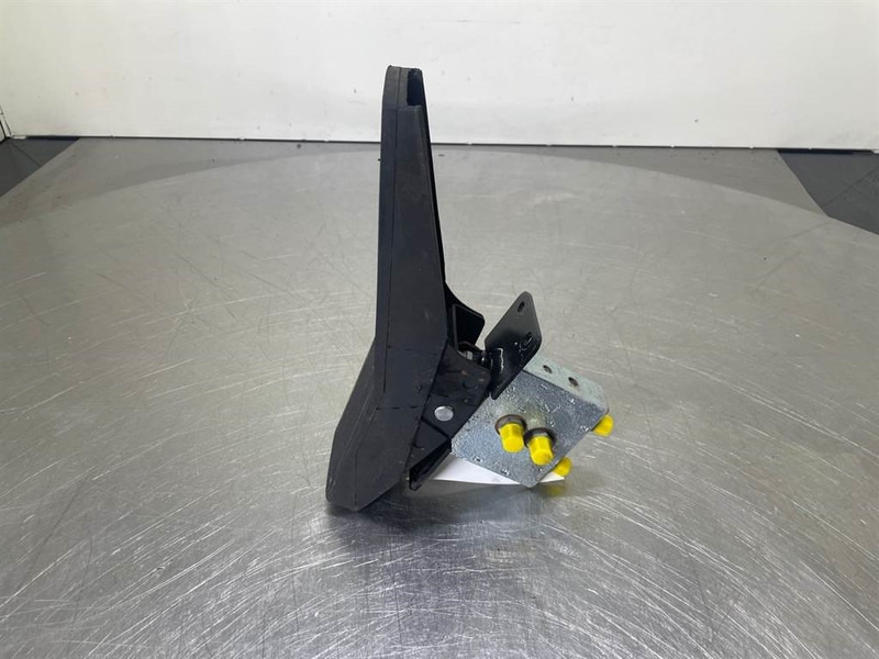 Mecalac 12MTX-5270642-Control pedal boom - Hydraulica voor Bouwmachine: afbeelding 2 Mecalac 12MTX-5270642-Control pedal boom - Hydraulica voor Bouwmachine: afbeelding 2