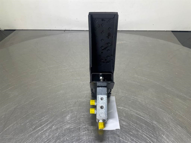 Mecalac 12MTX-5270642-Control pedal boom - Hydraulica voor Bouwmachine: afbeelding 4 Mecalac 12MTX-5270642-Control pedal boom - Hydraulica voor Bouwmachine: afbeelding 4