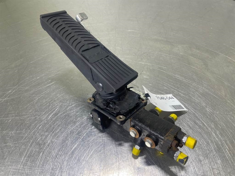 Mecalac 12MTX-5360657-Brake valve/Bremsventile/Remventiel - Hydraulica voor Bouwmachine: afbeelding 1 Mecalac 12MTX-5360657-Brake valve/Bremsventile/Remventiel - Hydraulica voor Bouwmachine: afbeelding 1