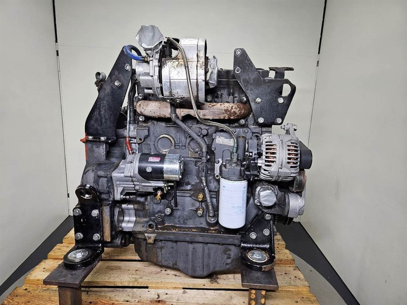 New Holland W110C-FPT F4HFE413J-Engine/Motor - Motor voor Bouwmachine: afbeelding 4 New Holland W110C-FPT F4HFE413J-Engine/Motor - Motor voor Bouwmachine: afbeelding 4