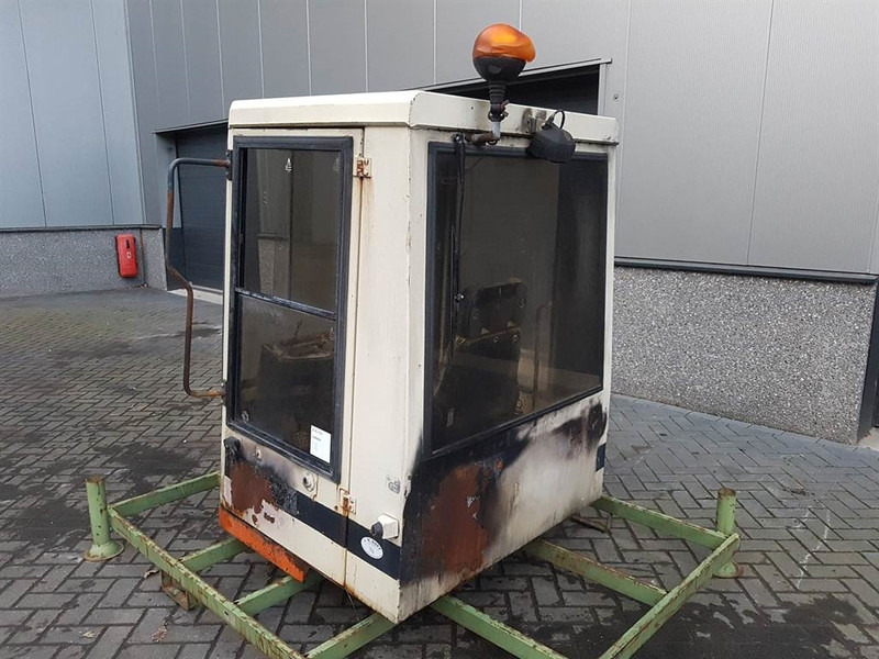 Schaeff SKL832-6336105100-Cabin/Kabine/Cabine - Cabine en interieur voor Bouwmachine: afbeelding 4 Schaeff SKL832-6336105100-Cabin/Kabine/Cabine - Cabine en interieur voor Bouwmachine: afbeelding 4