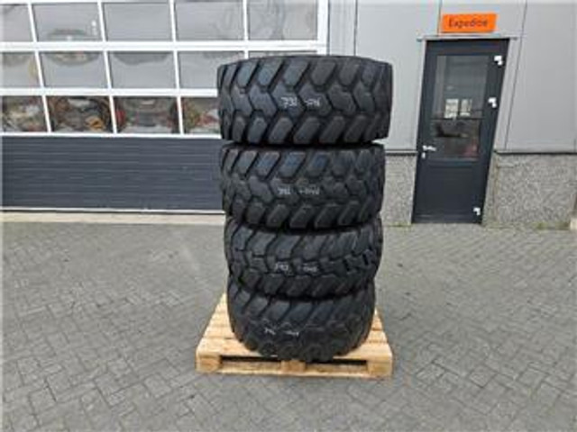 Schaeff SKL834-Firestone 405/70R18-Tire/Reifen/Band - Banden en velgen voor Bouwmachine: afbeelding 1 Schaeff SKL834-Firestone 405/70R18-Tire/Reifen/Band - Banden en velgen voor Bouwmachine: afbeelding 1