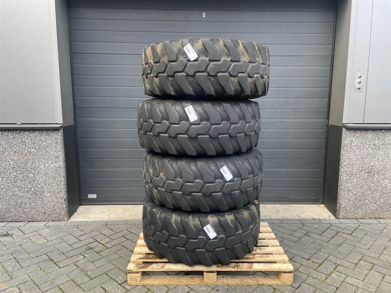 Terex AL80-Dunlop 405/70R18 (15.5/70R18)-Tire/Reifen - Banden en velgen voor Bouwmachine: afbeelding 1 Terex AL80-Dunlop 405/70R18 (15.5/70R18)-Tire/Reifen - Banden en velgen voor Bouwmachine: afbeelding 1