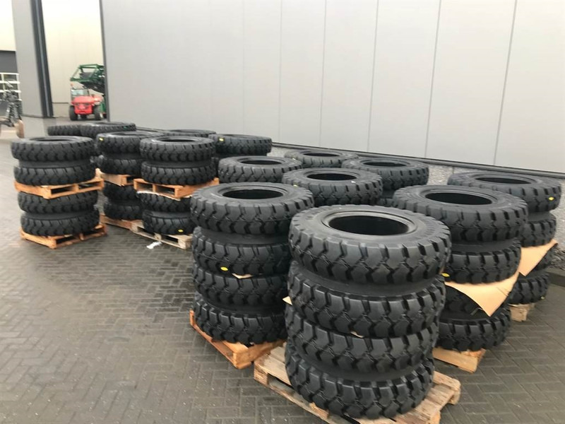 Trelleborg 10.00-20 Dual excavator solid-Tyre/Reifen/Banden - Banden en velgen voor Bouwmachine: afbeelding 3 Trelleborg 10.00-20 Dual excavator solid-Tyre/Reifen/Banden - Banden en velgen voor Bouwmachine: afbeelding 3