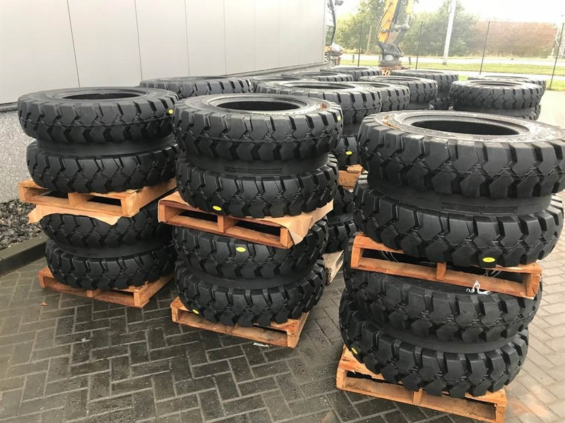 Trelleborg 10.00-20 Dual excavator solid-Tyre/Reifen/Banden - Banden en velgen voor Bouwmachine: afbeelding 1 Trelleborg 10.00-20 Dual excavator solid-Tyre/Reifen/Banden - Banden en velgen voor Bouwmachine: afbeelding 1