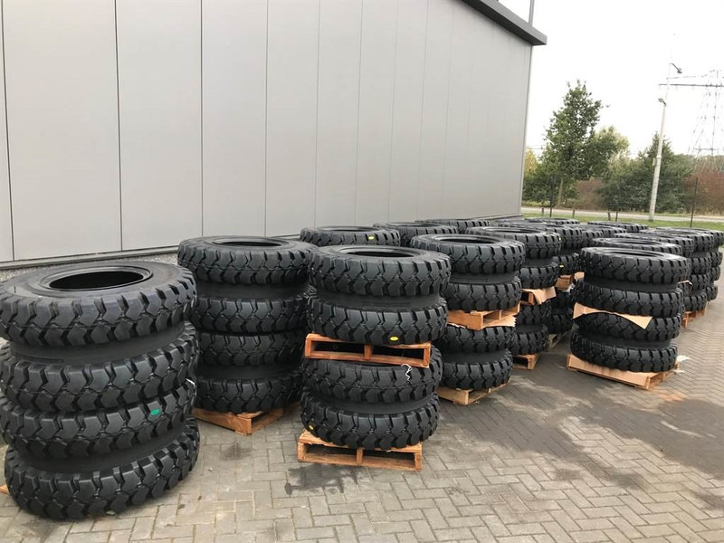 Trelleborg 12.00-20 Dual excavator solid-Tyre/Reifen/Banden - Banden en velgen voor Bouwmachine: afbeelding 4 Trelleborg 12.00-20 Dual excavator solid-Tyre/Reifen/Banden - Banden en velgen voor Bouwmachine: afbeelding 4