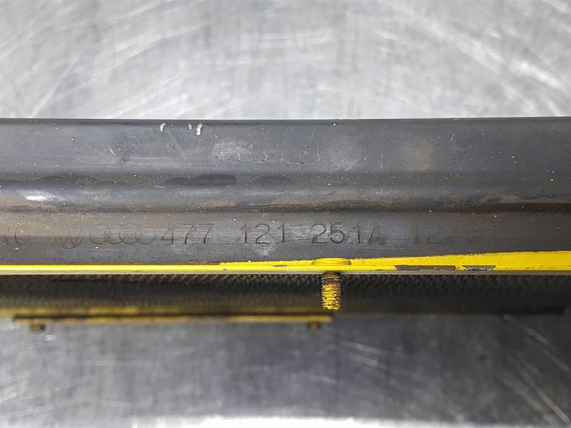 Volkswagen 477121251A-Cooler/Kühler/Koeler - Motor en onderdelen voor Bouwmachine: afbeelding 4 Volkswagen 477121251A-Cooler/Kühler/Koeler - Motor en onderdelen voor Bouwmachine: afbeelding 4