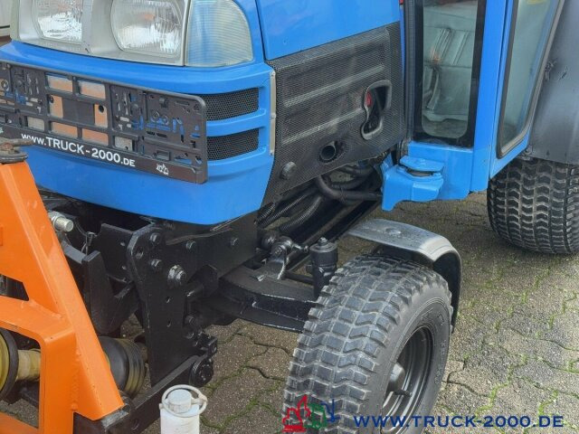 Iseki 2120 Winterdienst Besen + Streuer 2 Zapfwellen - Gemeentelijke tractor: afbeelding 2 Iseki 2120 Winterdienst Besen + Streuer 2 Zapfwellen - Gemeentelijke tractor: afbeelding 2