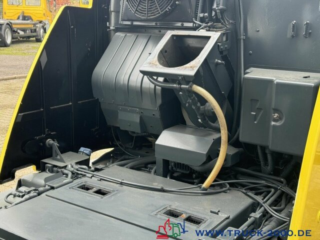 Johnston Bucher Sweeper CX 201 Kehren + Sprühen Klima - Veegwagen: afbeelding 5 Johnston Bucher Sweeper CX 201 Kehren + Sprühen Klima - Veegwagen: afbeelding 5