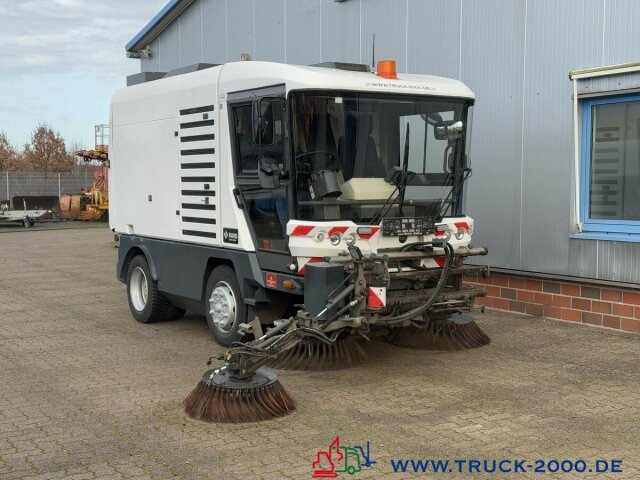 Ravo 540 3 Besensystem Sweeper + Sprühen 50 Km/h - Veegwagen: afbeelding 2 Ravo 540 3 Besensystem Sweeper + Sprühen 50 Km/h - Veegwagen: afbeelding 2
