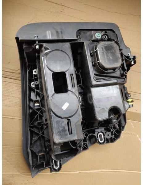 MAN koplamp / headlight TGL Euro6 - Koplamp: afbeelding 2 MAN koplamp / headlight TGL Euro6 - Koplamp: afbeelding 2