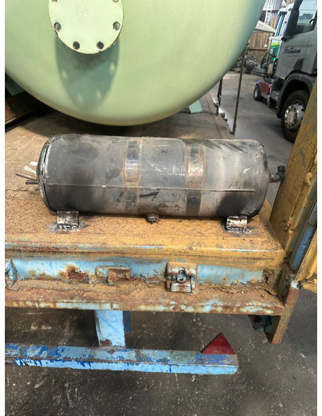 FULL TRAILER LOADED WITH LPG TANKS - Schuifzeiloplegger: afbeelding 2 FULL TRAILER LOADED WITH LPG TANKS - Schuifzeiloplegger: afbeelding 2